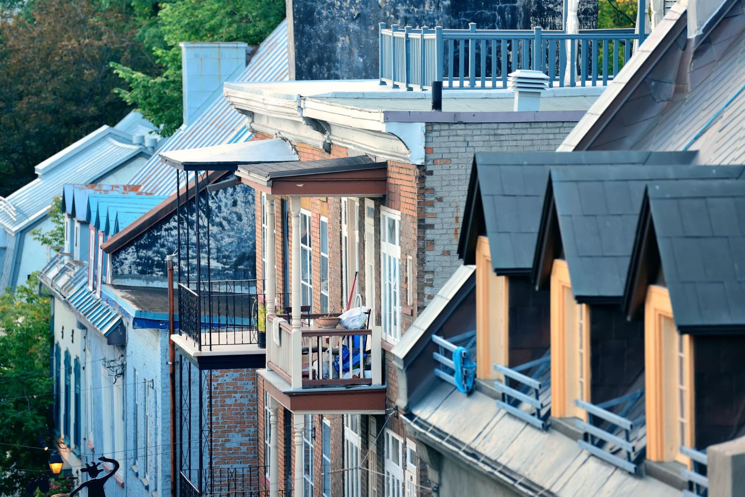 old-roof-architecture-quebec-city